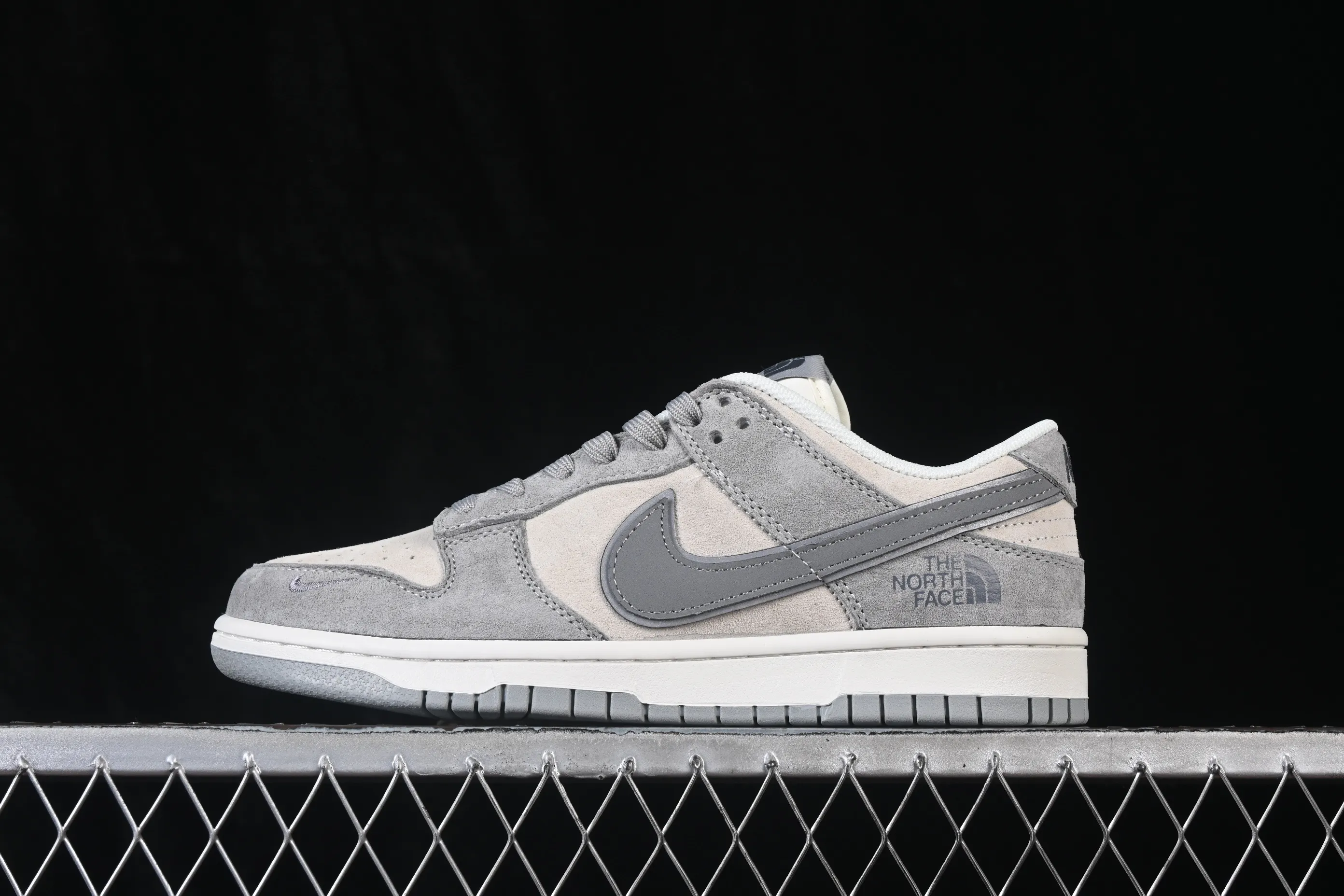 All categories Nk SB Dunk Series Nk SB Dunk Low High-end customized low-top sneakers Nike SB Dunk Low Gray suede High-end customized low-top casual sneakers XZ5899-109